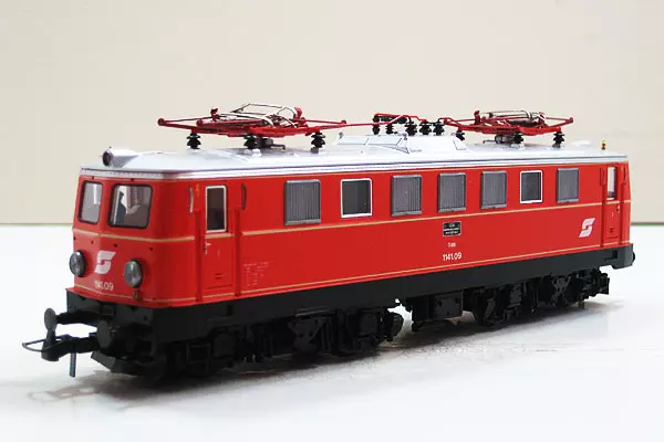 Locomotive éléctrique série 1041.09 livrée rouge