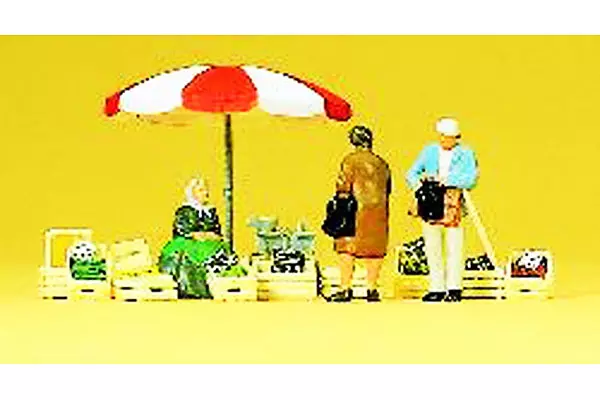 Femme assise au marché, clients, accessoires