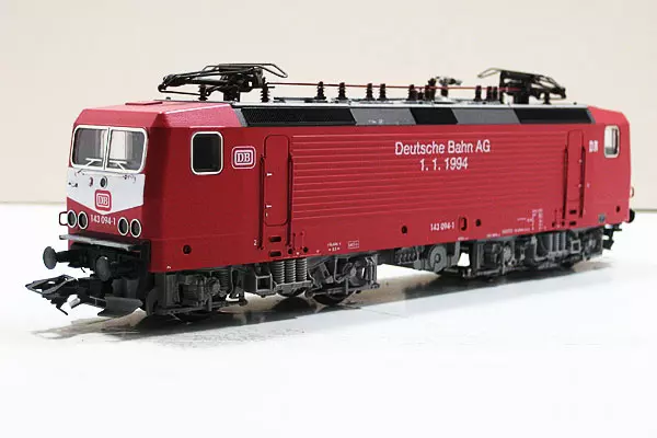 Locomotive électrique BR 143 livrée rouge