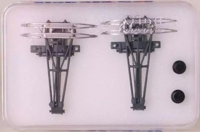 Set de 3 Pantographes AM18 - 3000 V DC, 25000 V AC, 15000 V AC