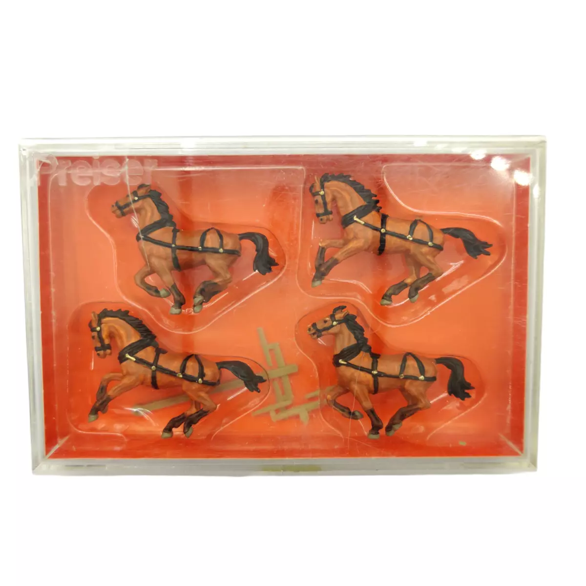 Lot de 4 chevaux marrons avec accessoires Preiser 30156 - HO : 1/87