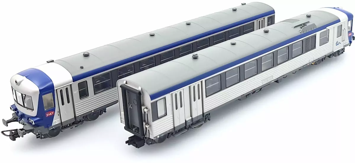 EAD X 4500 railcar, SNCF, blue and silver livery