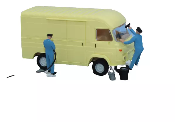 Camionnette Saviem SG2 jaune pâle, 2 pompistes et accessoires SAI 1949 - HO 1/87
