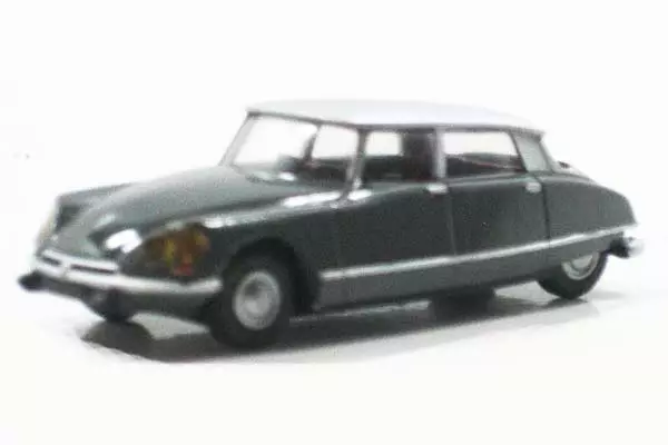 Citroen DS 21 limousine 1968 gris foncé