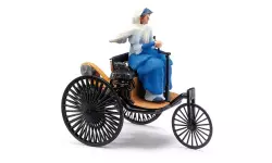 Benz" car with "Victoria" patent engine and 1 "Bertha Benz" character