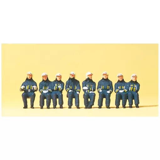Equipe de pompiers assis, conducteur