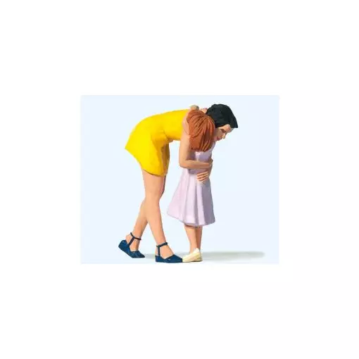 Set van 2 omhelzende figuren van een vrouw en een meisje Preiser 44942 - G : 1/22,5