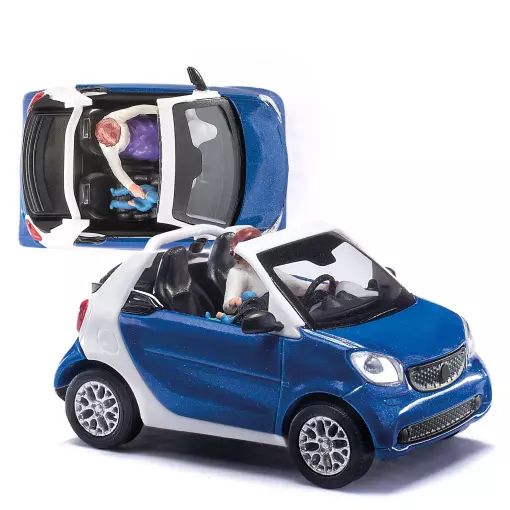 Véhicule Smart For2 Cabriolet avec personnages - BUSCH 50779 - HO 1/87 