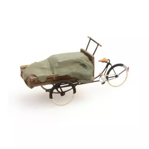 Tarpaulin-covered delivery tricycle
