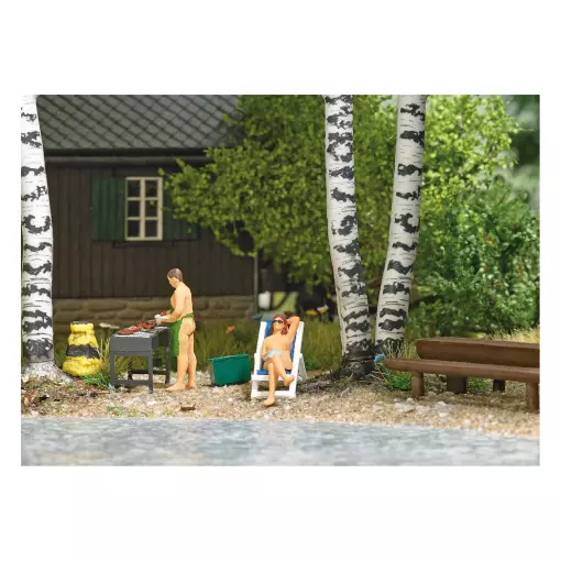 Nudist Barbecue" scene with 2 Busch 7946 figures - HO 1/87