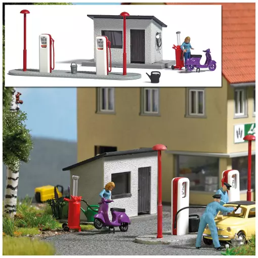 Lot with a petrol station, a woman and a BUSCH 7832 scooter - HO : 1/87