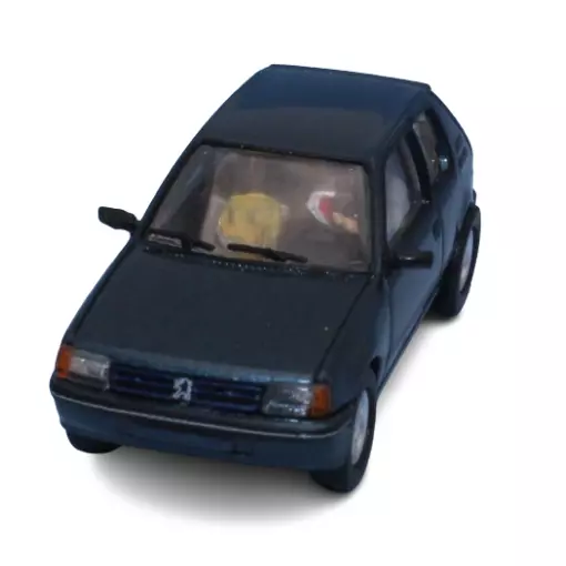 Peugeot 205 XR, bleu Ming, avec conducteur et 1 passager - Sai 1634 - HO 1/87