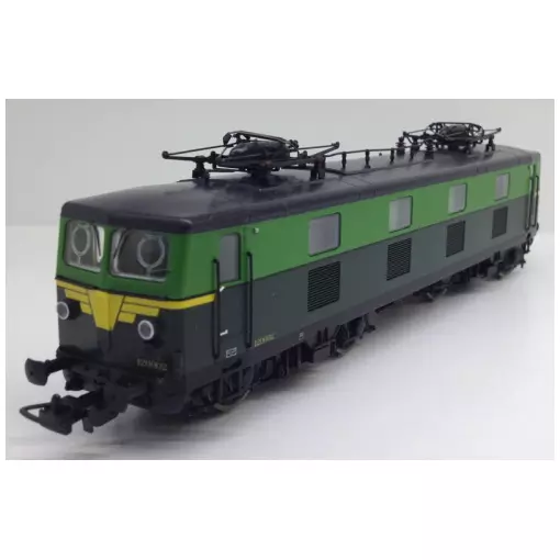 Type 120 002 electric locomotive in green livery