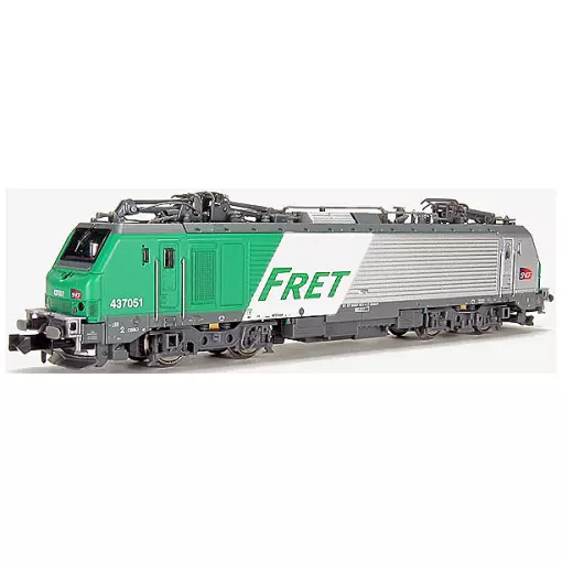 Locomotora eléctrica BB 37051 con librea verde FRET