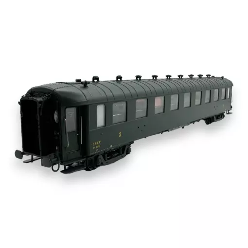 OCEM second class car B9 green livery grey chassis, green roof and ends with 1964 markings - Models World 40206 - HO : 1/87