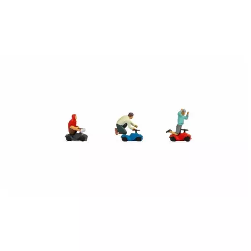 3 Kinder auf kleinem Auto - Bobbycar-Rennen NOCH 15808 - HO 1/87