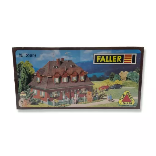 Casa de ladrillo en miniatura Faller 2369 con tejado a dos aguas - N 1/160 - 840 x 81 x 640 mm