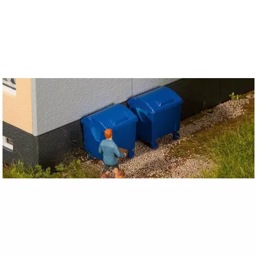 2 Blaue Müllcontainer