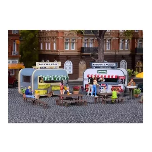 Food Trucks - Set aus zwei eingerichteten Wohnwagen
