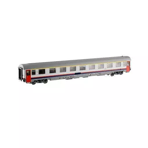 Carrozze passeggeri I6 AM 200 km/h di colore bianco con porte rosse e linee blu