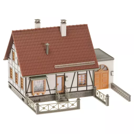 Half-timbered house with garage FALLER 130215 - HO 1/87