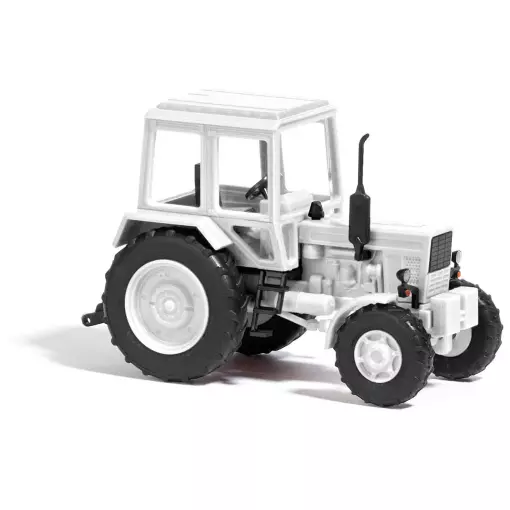Traktor im Bausatz Busch 60262 Belarus "MTS 82" - HO 1/87 - weiß lackiert