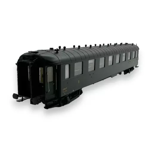 OCEM A8 first class car in green livery with black chassis and roof with 1950 markings - MODELS WORLD 40201