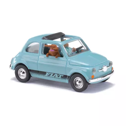 Voiture Fiat 500 bleue avec chauffeur et chien - Busch 48735 - HO : 1/87