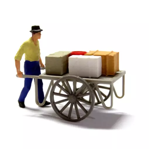 Hombre con un carro
