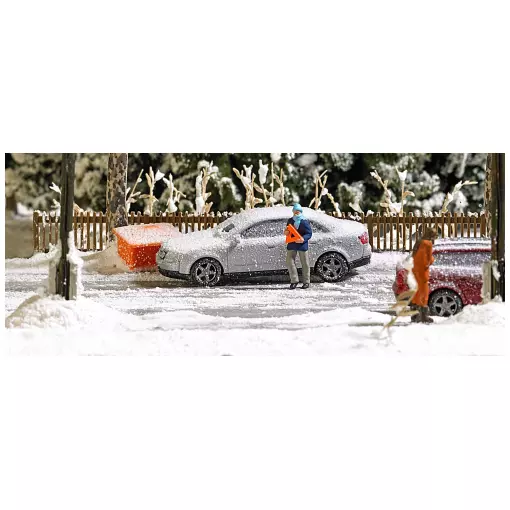 Schneebedecktes Auto