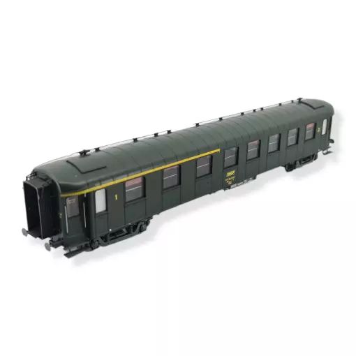 Een OCEM RA A3B5 ex-midi "Sud-Ouest" rijtuig - REE MODELES VB388 - SNCF - HO 1/87