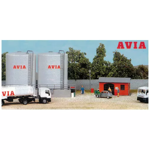 AVIA brandstofdepot met tanks, kantoren en toebehoren