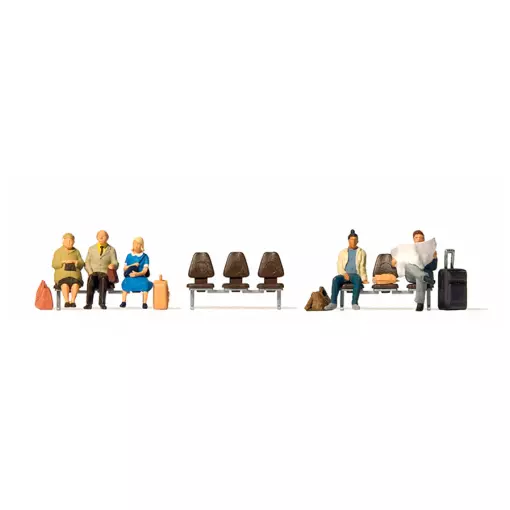 Lot of 5 travellers sitting on seats with their luggage - PREISER 10660 - HO 1/87