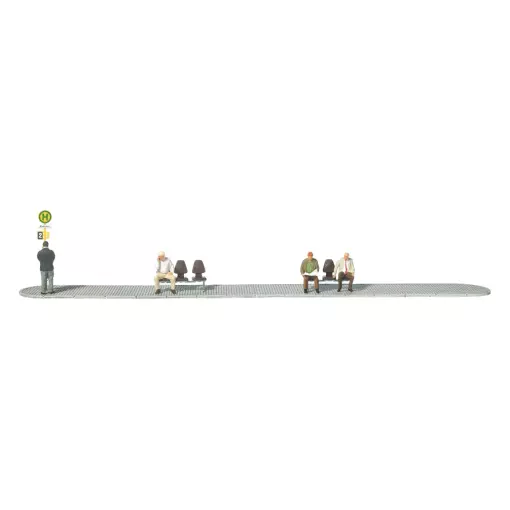 4 characters waiting for the bus and accessories PREISER 10706 HO 1/87