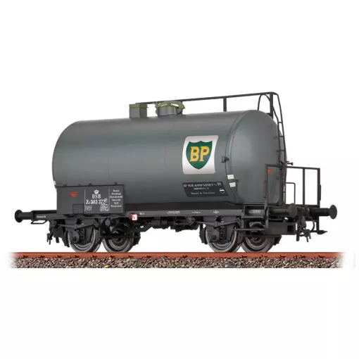 BP tank wagon with axles - Brawa 50017 - HO: 1/87 - DSB - EP III