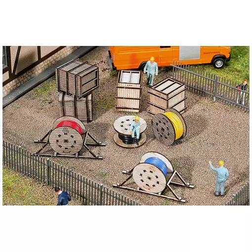 Transport boxes and cable reels