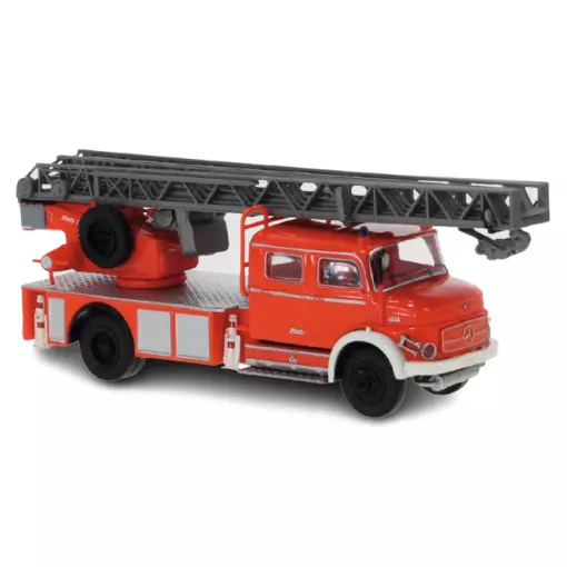 Brandweerwagen MERCEDES L 1519 DLK 30 rood en wit BREKINA 47084 - HO 1/87