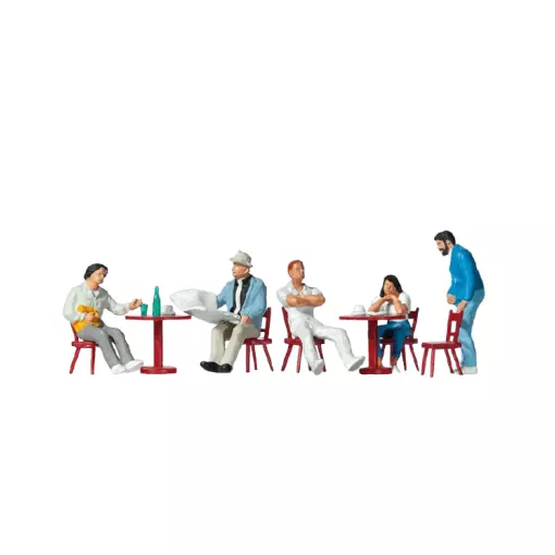 Clients au café dans la rue