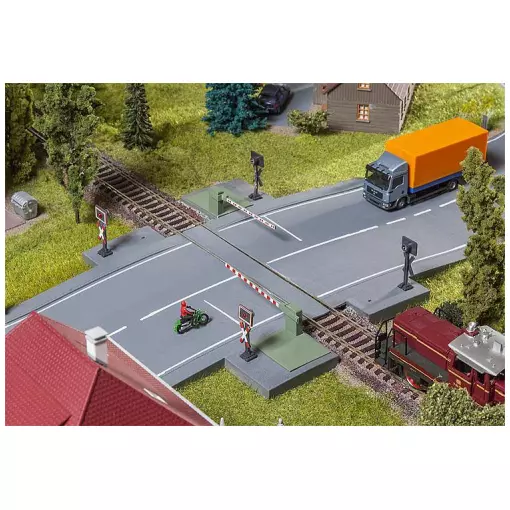 Level crossing barriers with drive unit