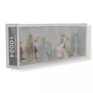 Pack de 5 Femmes et un bébé avec une poussette - Figurine - PREISER 10024 - Échelle HO : 1/87ème