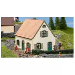 Pequeña casa unifamiliar - Corte láser NOCH 66608 - HO 1/87 - 107x107x84 mm
