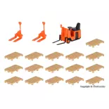 Magazzini e pallet con carrello elevatore