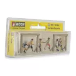 Pack of 6 children at the football pitch NOCH 15817 - HO : 1/87