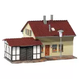 Siedlerhaus mit Unterstand FALLER 131358 - HO 1/87 - 127x114x75mm