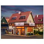 Boulangerie Lang avec intérieur et éclairage LED, kit fonctionnel - Vollmer 43633 - HO 1/87