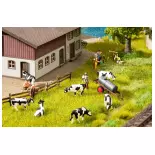 Pack de 5 personnages "Famille paysanne" avec animaux NOCH 15609 - HO : 1/87ème