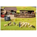 Set van 4 figuren die 2 schapen scheren NOCH 15751 - HO : 1/87e