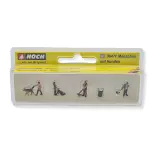 Set of 4 figures walking their dog NOCH 36471 - N 1/160