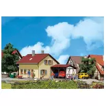 Siedlerhaus mit Unterstand FALLER 131358 - HO 1/87 - 127x114x75mm