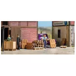 Pack of 12 empty wooden pallets BUSCH 1810 - HO 1/87